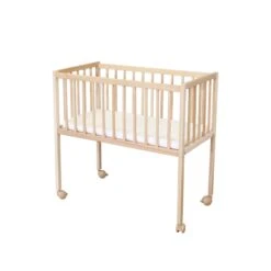 Berceau Bois Massif Verni Avec Roues Et Matelas 80x40 10 Berceau Bois Massif Verni Avec Roues Et Matelas 80x40 -Lematelas Soldes Boutique berceau profil fond blanc