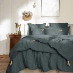 Couvre-lit à Nouettes Lin Lavé -Lematelas Soldes Boutique bout de lit lin gris ambiance