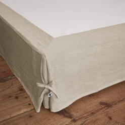 Cache-sommier à Nouettes Lin Lavé 7 Cache-sommier à Nouettes Lin Lavé -Lematelas Soldes Boutique cache sommier beige ambiance