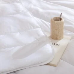 Couette Mi-saison éco Naturelle Enveloppe Coton Bio 350g Someo -Lematelas Soldes Boutique couette coton bio someo zoom ambiance 1