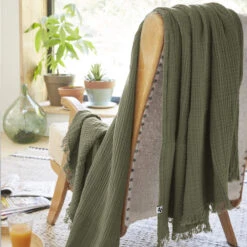 Plaid Gaze De Coton à Franges Kaki 8 Plaid Gaze De Coton à Franges Kaki -Lematelas Soldes Boutique gaia kaki amb 2 plaid