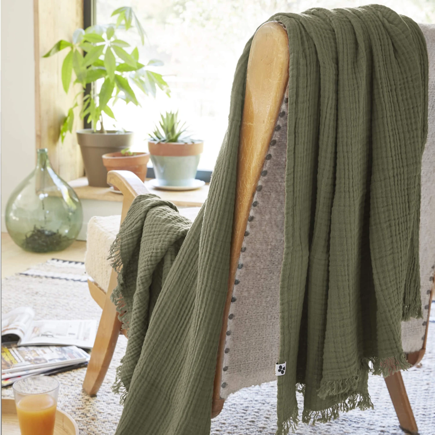 Plaid Gaze De Coton à Franges Kaki 4 Plaid Gaze De Coton à Franges Kaki – Image 4