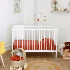 Lit Bébé à Barreaux En Bois Massif Avec Sommier Réglable En Hauteur 120x60 -Lematelas Soldes Boutique lit b b barreaux ambiance 3 1