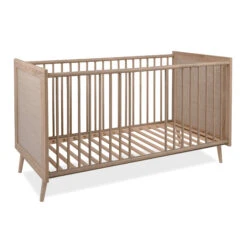 Lit Bébé à Barreaux En Bois Imprimé Cannage - LT7085 -Lematelas Soldes Boutique lit bebe barreaux bois profil fond blanc