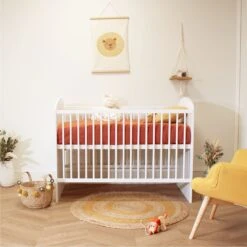 Lit Bébé En Bois Massif Avec Sommier Réglable En Hauteur 60x120 -Lematelas Soldes Boutique lit sarah face volutif ambiance 1