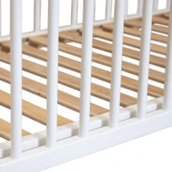 Lit Bébé En Bois Massif Blanc Avec Sommier Réglable En Hauteur 60x120 -Lematelas Soldes Boutique lit sarah zoom lattes fond blanc 1