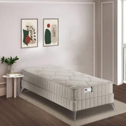 Matelas Simmons Ressorts Ensachés, Lin Et Fibres Recyclées F1rst FR.1 -Lematelas Soldes Boutique matelas simmons first1 1place 3 4 ambiance