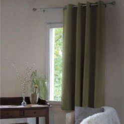 Rideau Occultant Thermique à œillets 140x180 -Lematelas Soldes Boutique rideau polaire kaki 140x180 ambiance 2