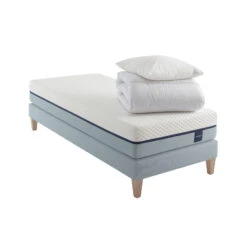 Ensemble Matelas Mémoire De Forme, Sommier, Pieds, Couette Et Oreiller Songe 600 - SOMEO 30 Ensemble Matelas Mémoire De Forme, Sommier, Pieds, Couette Et Oreiller Songe 600 - SOMEO -Lematelas Soldes Boutique songe 600 mat som 90x200 cou or 3 4 fond blanc