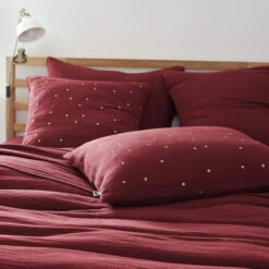 Taie D'oreiller à Pois Brodés Double Gaze De Coton Bordeaux -Lematelas Soldes Boutique to chic bordeaux ambiance