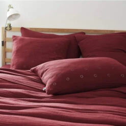 Taie D'oreiller Brodée Double Gaze De Coton Bordeaux -Lematelas Soldes Boutique to boho bordeaux ambiance