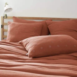Taie D'oreiller Brodée Double Gaze De Coton Orange Terracotta -Lematelas Soldes Boutique to boho orange terra ambiance