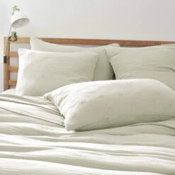 Taie D'oreiller Brodée Double Gaze De Coton Vert D'eau -Lematelas Soldes Boutique to boho vertdeau ambiance