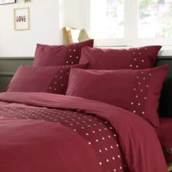 Taie D'oreiller Brodée Plis Religieuses Bordeaux 5 Taie D'oreiller Brodée Plis Religieuses Bordeaux -Lematelas Soldes Boutique zoom to agathe bordeaux